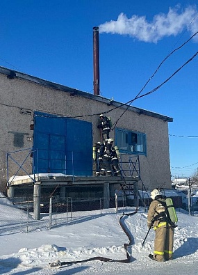 В Белоярске тушили пожар и спасали человека из условного пожара 