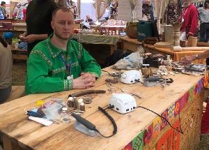 Приуральский косторез научился новому в Красноярском крае