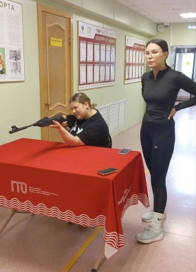 Аксарковцы стреляли и тягали гири