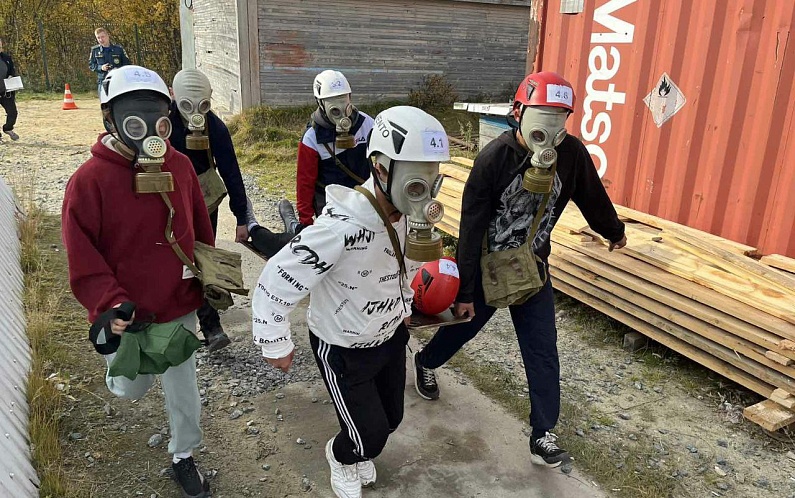 Белоярские школьники спасают людей на соревнованиях 