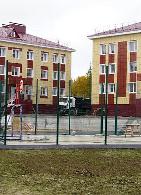 Ямкин и Сакал оценили ход строительства и готовность объектов в Аксарке