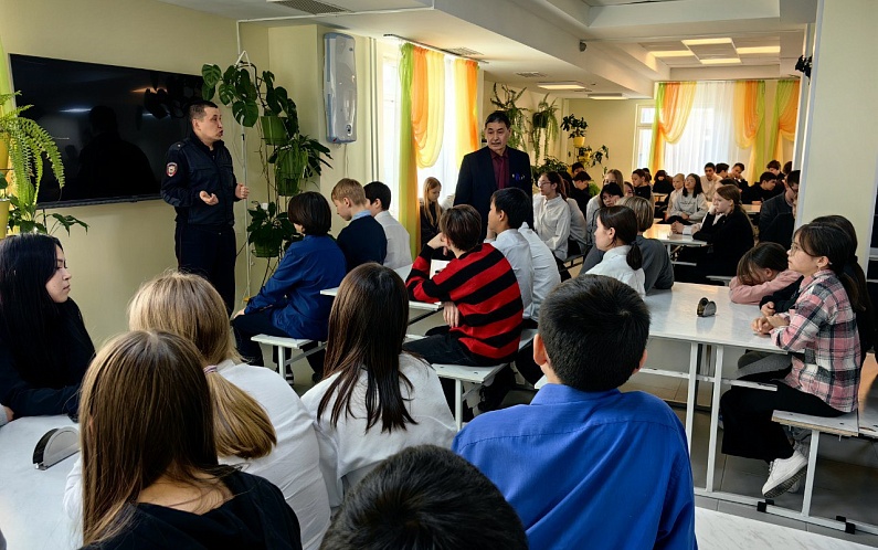 Со школьниками Аксарки провели беседу о мошенничестве и терроризме
