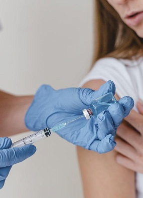 В России испытают новую вакцину от гриппа и ковида