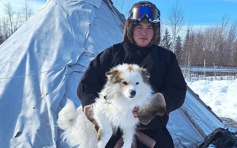 Победитель национальной борьбы выиграл щенка оленегонной лайки в Аксарке