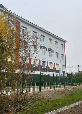 В Аксарке завершили благоустройство пришкольной территории