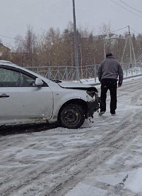 В Аксарке ДТП из-за несоблюдения скорости и внезапного снега в конце мая 