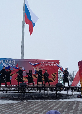 Концерт, флешмоб и акции прошли в День Победы в Белоярске 