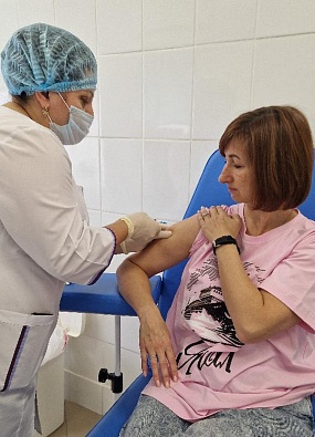 Медики Аксарки приглашают жителей на вакцинацию