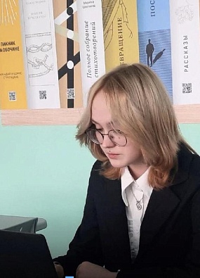 Школьница из Приуралья путешествует по китайским городам