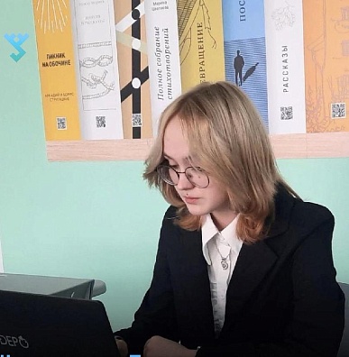 Школьница из Приуралья путешествует по китайским городам