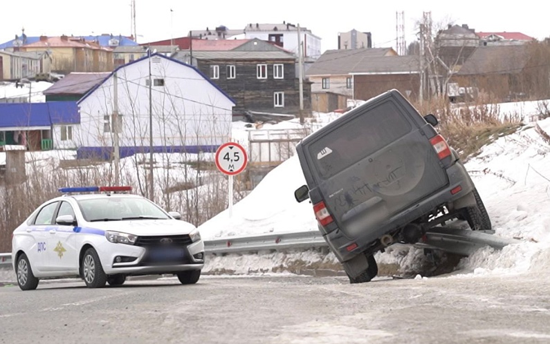 В Аксарке водитель сел за руль подшофе и влетел на штраф 