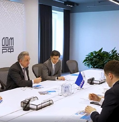 Дмитрий Артюхов и Виталий Мутко обсудили строительство объектов на Ямале  
