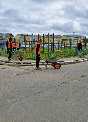 Активисты отряда главы прибрали улицы Приуралья