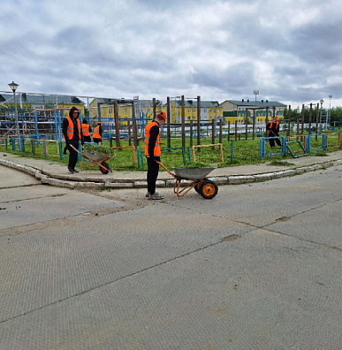 Активисты отряда главы прибрали улицы Приуралья