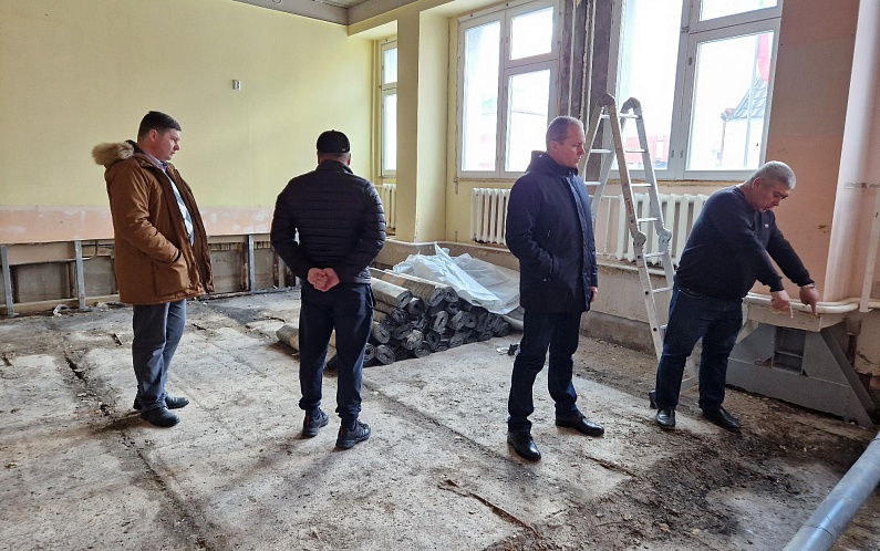 Подрядчик приступил к ремонту школы в Аксарке