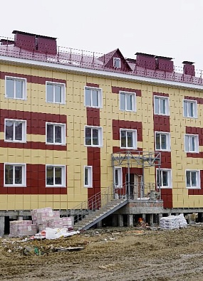 В Аксарке начались отделочные работы в новых многоквартирниках 