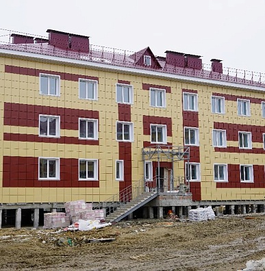 В Аксарке начались отделочные работы в новых многоквартирниках 