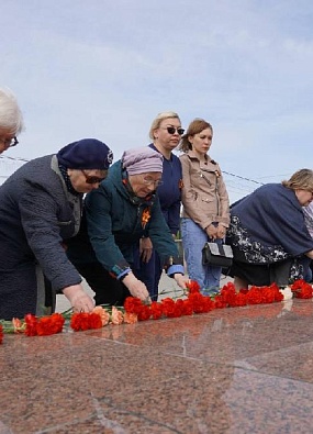 Жители Аксарки почтили память павших