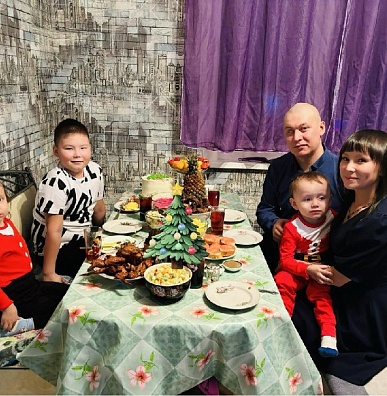 Знакомство в социальной сети переросло для харсаимцев в многодетную семью