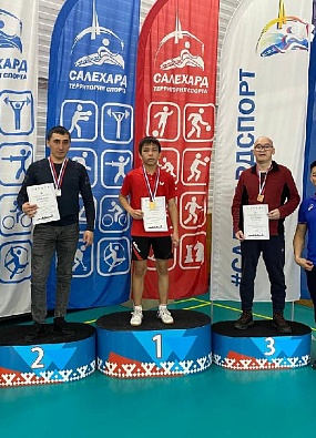 Четыре медали привезли в Аксарку теннисисты из окружной столицы
