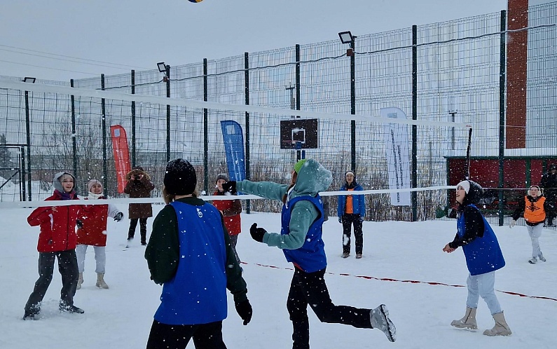 В Приуралье впервые прошел волейбол на снегу