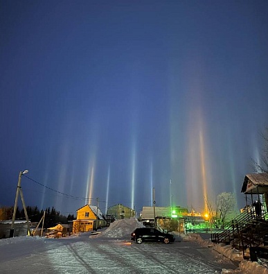 Морозный световой лес в полярной ночи Ямала