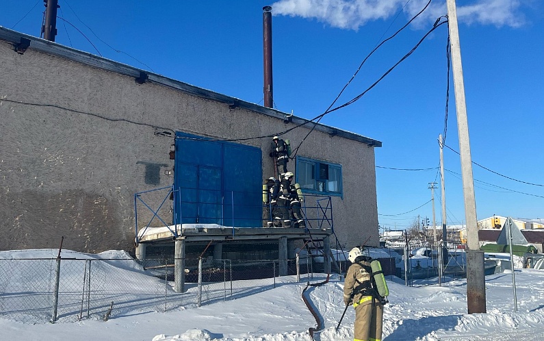 В Белоярске тушили пожар и спасали человека из условного пожара 