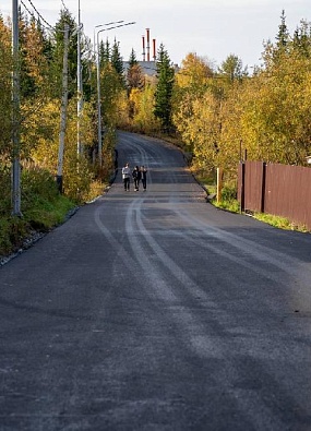 В Аксарке монтируют водоотводные лотки