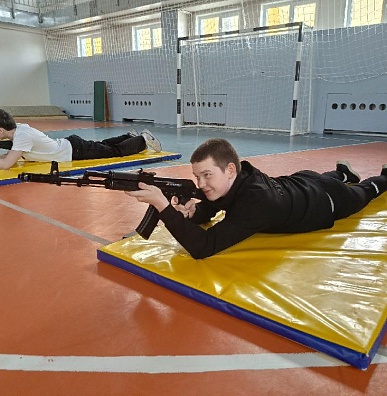 Выживать в боевых условиях учат в Катравоже 